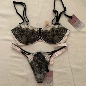 NWT Victoria’s Secret 32C S 2014 Fashion Show Limited Edition Rhinestone Set